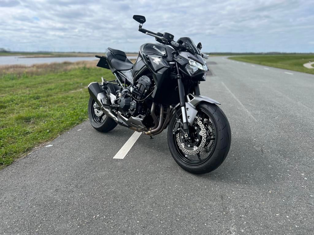 Prachtige Kawasaki Z900 (eind 2023) Metallic Spark Black, Motoren, Motoren | Kawasaki, 4 cilinders, Motorrijbewijs A, 900 cc, Particulier