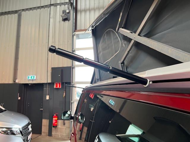 Waslijn aan rails  California T5/T6, Caravans en Kamperen, Camper-accessoires, Ophalen of Verzenden, Zo goed als nieuw