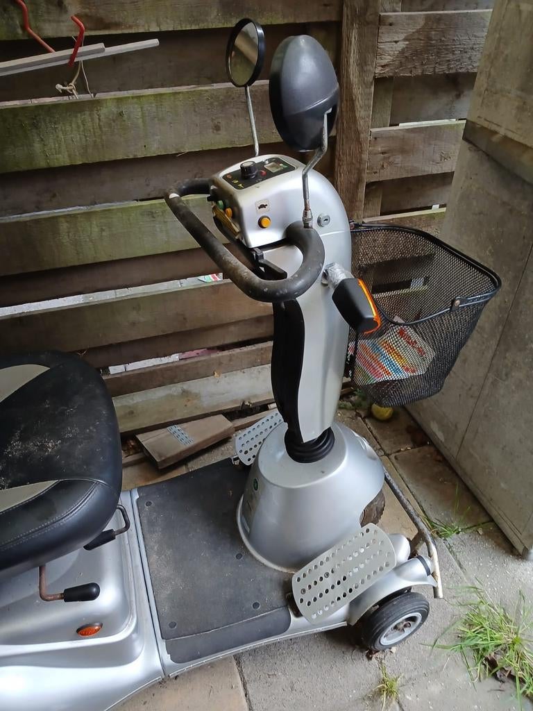 Scootmobiel met gebruiksporen., Ophalen