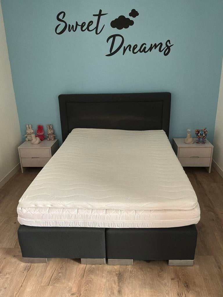 Boxspring 140x200 met zo goed als nieuw matras + topper, Huis en Inrichting, Slaapkamer | Boxsprings, Ophalen, Wit, Tweepersoons