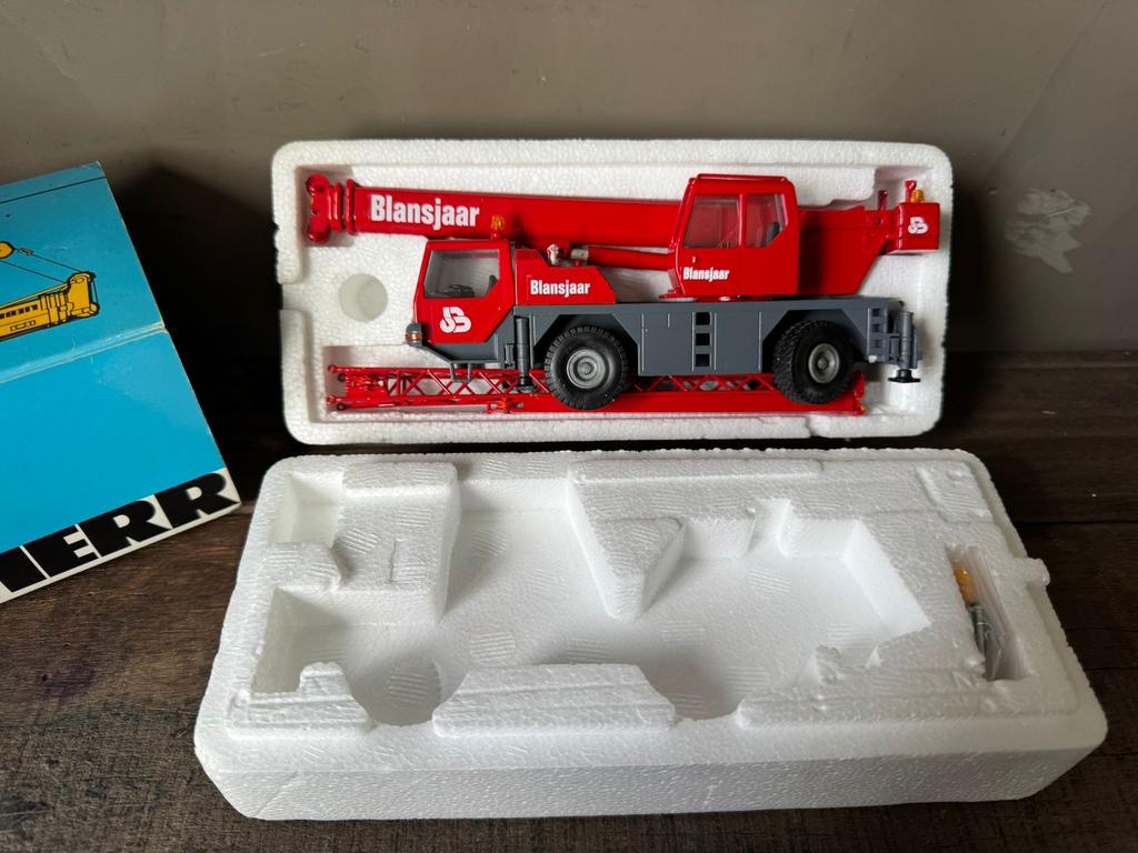 Liebherr LTM1030/2, Hobby en Vrije tijd, Modelauto's | 1:50, Ophalen of Verzenden, Nieuw, Hijskraan, Tractor of Landbouw, Conrad