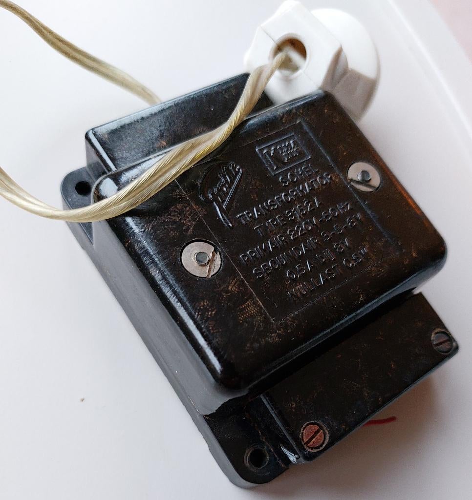 Vintage/retro deurbeltrafo van bakeliet, Ophalen