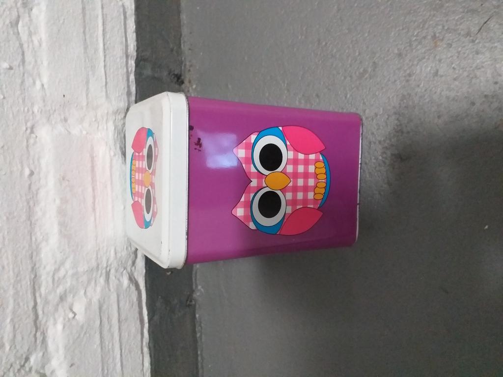 Bewaarblik met uil, Ophalen