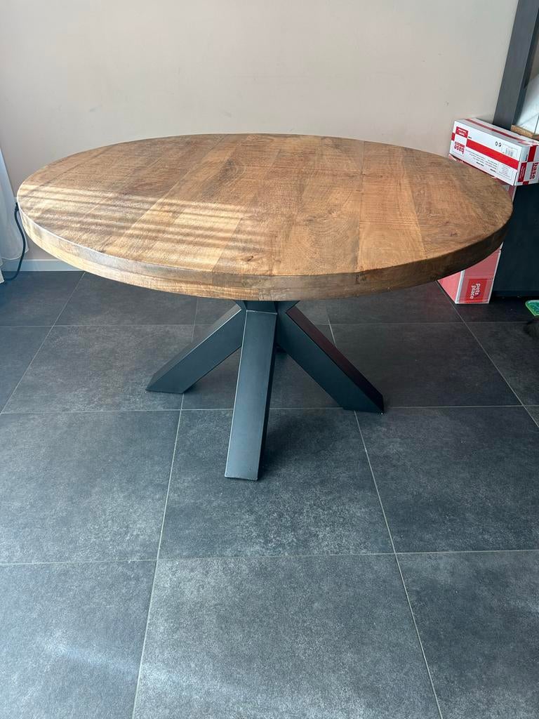 Ronde eettafel 130cm met dikke stalen poten, Huis en Inrichting, Tafels | Eettafels, Ophalen, Gebruikt, 100 tot 150 cm, Rond