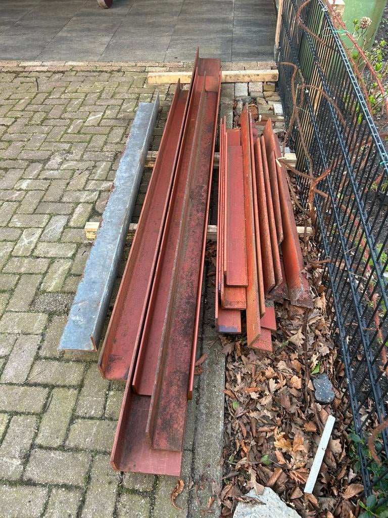 Stalen hoeklijn, unp latei menie, Ophalen, Zo goed als nieuw, IJzer