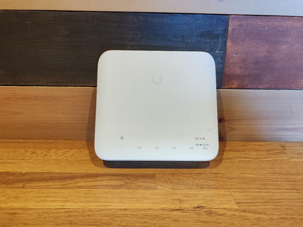 Ubiquiti Unifi USW-Flex, Gebruikt, Ekkersrijt 3102, 5692CC Eindhoven, Ubiquiti, Ophalen of Verzenden