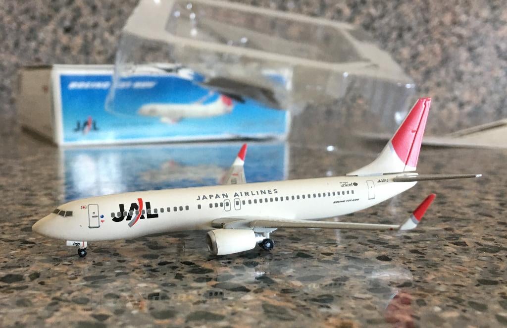 Japan Airlines Boeing 737 1:400, Verzamelen, Luchtvaart en Vliegtuigspotten, Ophalen of Verzenden, Zo goed als nieuw, Schaalmodel