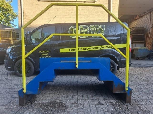 stalen trap met leuning en gegalvaniseerde treden, Ophalen, Gebruikt, Overige typen, Minder dan 2 meter