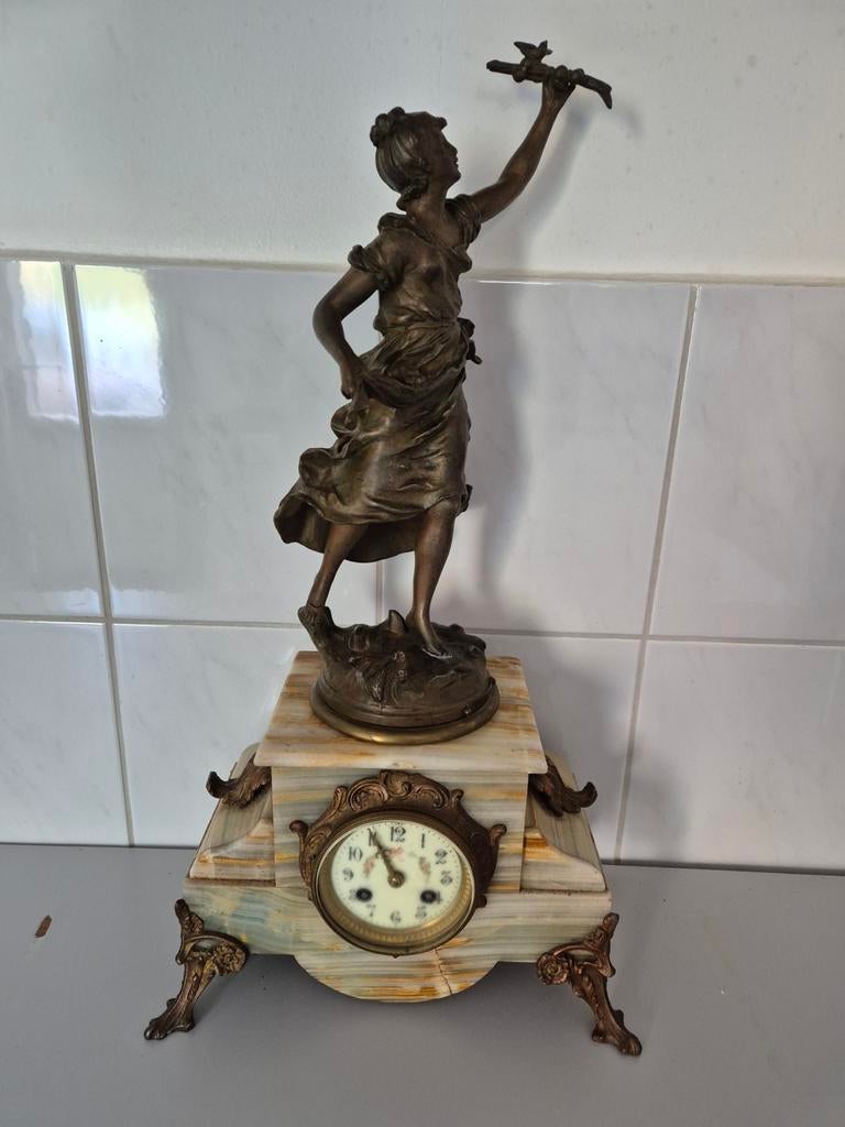 Marmeren antieke klok, Ophalen