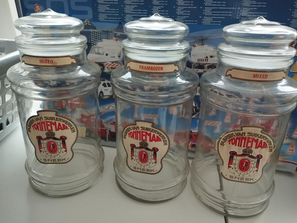 antieke snoeppotten, Ophalen