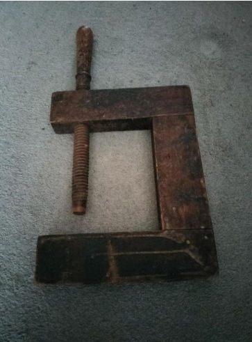 Antieke lijmklem, Ophalen