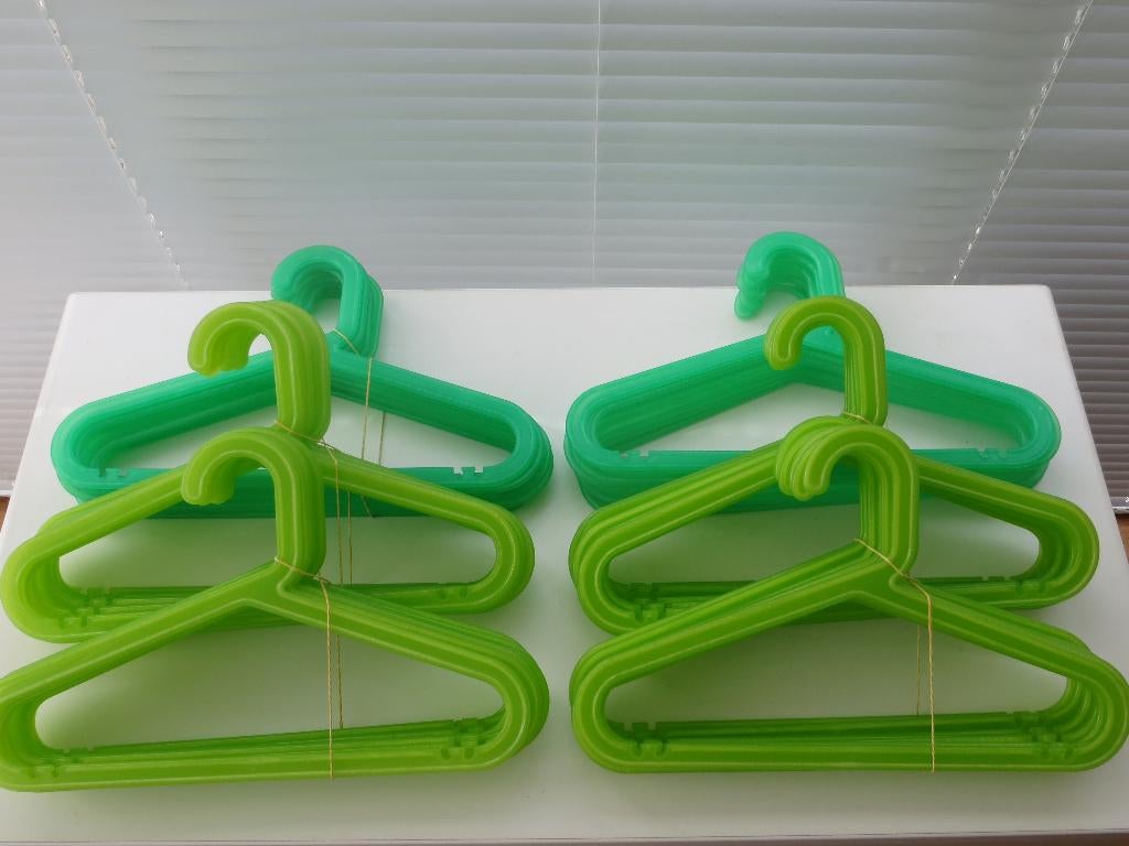 60 IKEA BAGIS Kledinghangers Groen Kinderkledinghangers, Kleding | Dames, Kledinghangers, Ophalen of Verzenden, Zo goed als nieuw