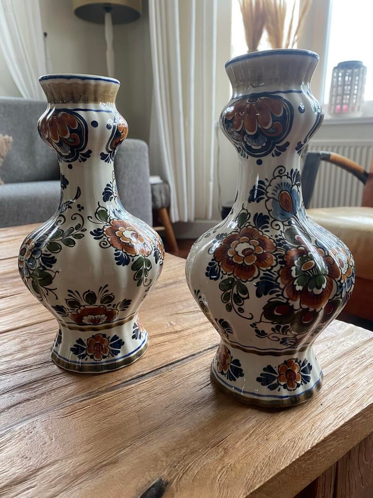 Set van twee Delft polychroom vazen - Handwerk Holland, Antiek en Kunst, Antiek | Vazen, Ophalen of Verzenden