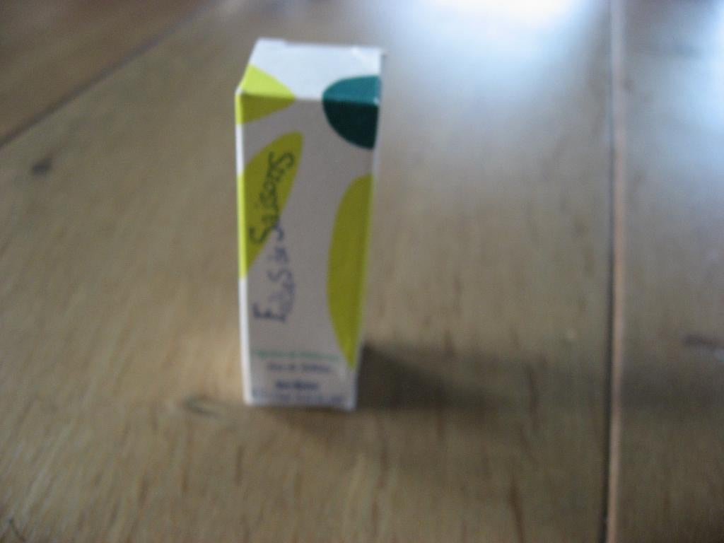 Folies de Saisons Printemps, eau de toil. Yves Rocher 7,5 ml, Verzamelen, Parfumverzamelingen, Verzenden, Nieuw, Miniatuur, Gevuld