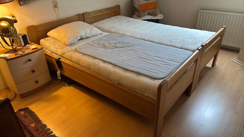 Gratis verstelbaar lattenbodem & frame. Eikenhouten bed., Huis en Inrichting, Slaapkamer | Complete slaapkamers, Ophalen of Verzenden