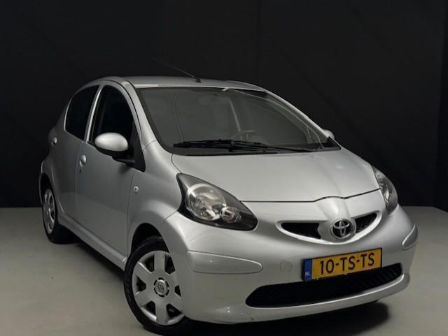 Toyota Aygo 1.0-12V + *Zuinig*Leuk*N.A.P* (bj 2007), Voorwielaandrijving, Gebruikt, 4 stoelen, 68 pk