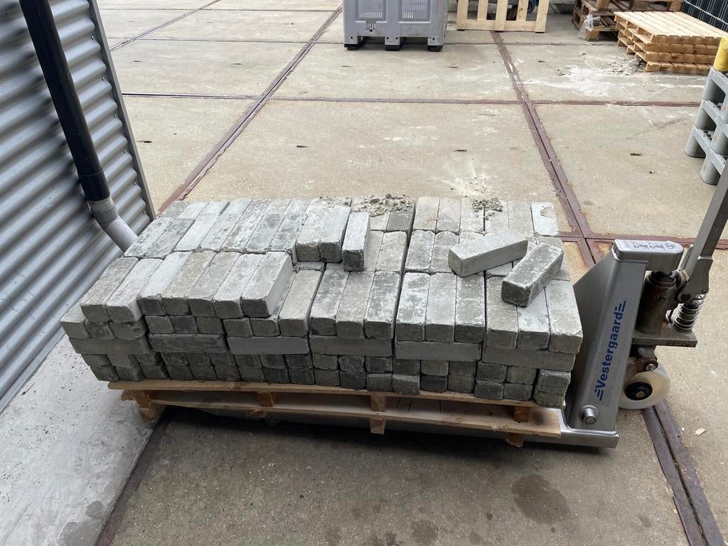 235 Mooie dikke klinkers voor klein straatje, Tuin en Terras, Tegels en Klinkers, Ophalen, Gebruikt, Klinkers, Minder dan 5 m²