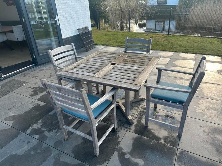 Gloster teakhouten eettafel met 4 stoelen, Ophalen, Gebruikt, Vierkant, Teakhout