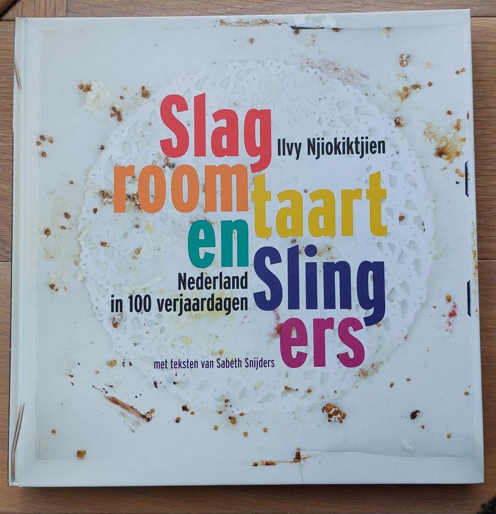 Fotoboek: Slagroomtaart en Slingers, 20e eeuw of later, Ophalen of Verzenden, Ilvy Njiokiktjien, Nieuw