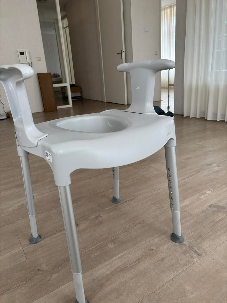 Etac overzet toiletstoel, Diversen, Verpleegmiddelen, Ophalen, Zo goed als nieuw