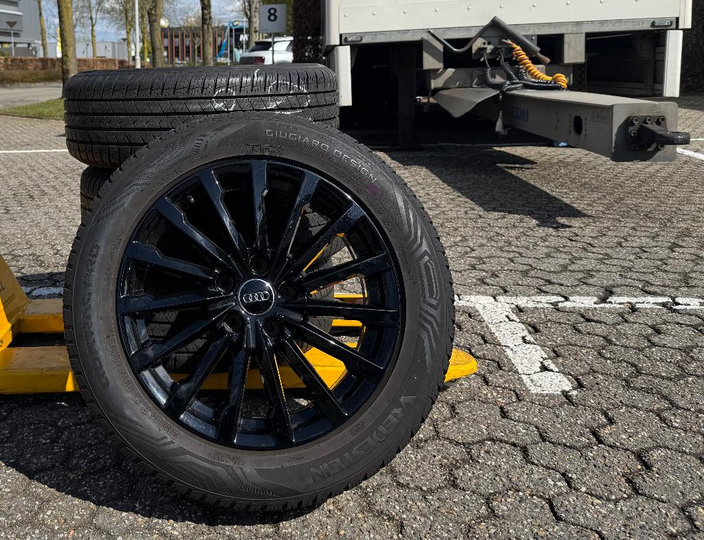 AUDI Q2 velgen all-seasons, Auto-onderdelen, Banden en Velgen, Ophalen, Banden en Velgen, 17 inch, All Season