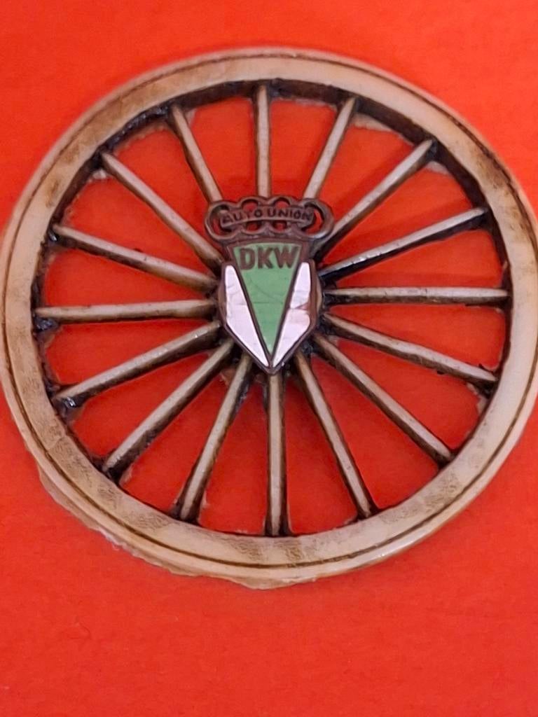Uniek embleem  DKW 4CM  doorsnede, Ophalen of Verzenden, Gebruikt, Auto's