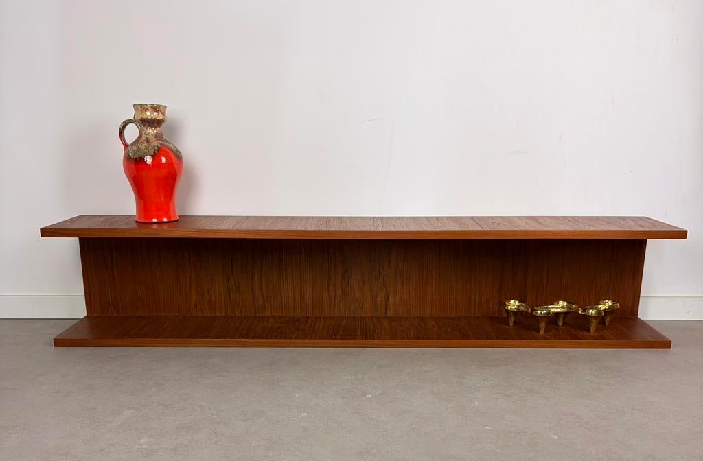 Vintage wandplank teak fineer, in de stijl van Wilhelm Renz, .., Zo goed als nieuw, .., Ophalen