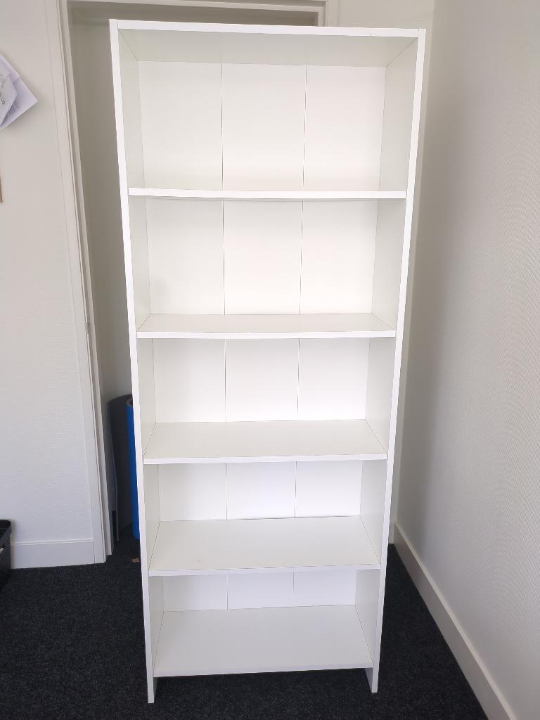 Boekenkast Wit - Jysk "GISLINGE", Ophalen, Wit, 50 tot 100 cm, Zo goed als nieuw