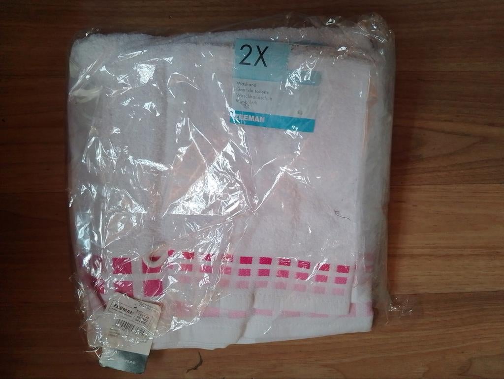 Nieuwe Zeeman handdoek 50x100 cm - wit met roze accent, Ophalen of Verzenden, Nieuw, Wit, Handdoek