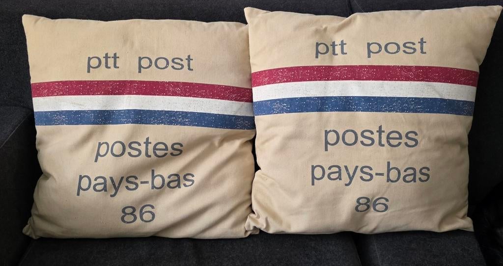 2x ptt post kussen 1986 postes pays bas - in 1 koop, Huis en Inrichting, Woonaccessoires | Kussens, Ophalen of Verzenden, Vierkant