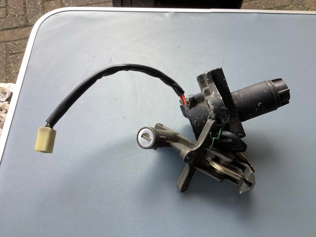 Suzuki contactslot met sleutel., Verzenden, Gebruikt