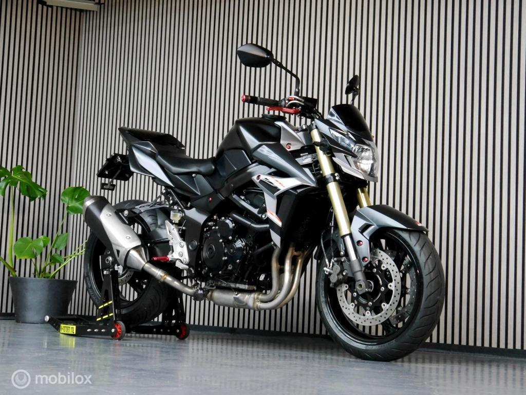 Suzuki GSR 750 ABS ( gsr750 gsxs750 gsxr gsx gsr600 )