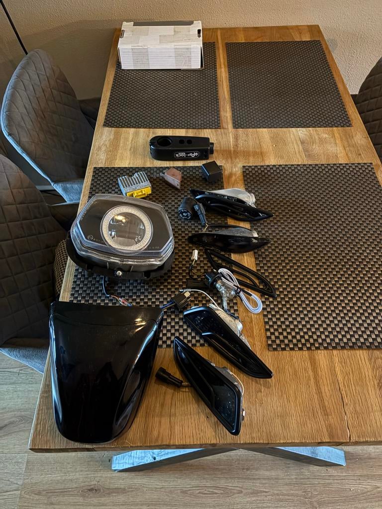 Vespa Sprint LED koplamp, dynamisch voor en achter, Fietsen en Brommers, Brommeronderdelen | Scooters, Ophalen of Verzenden, Gebruikt