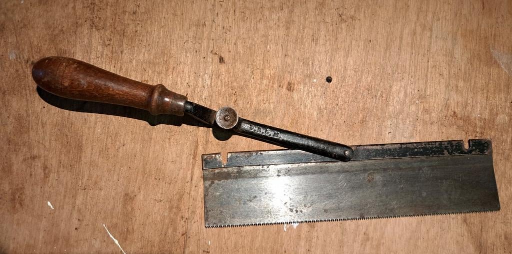 Oude handzaag met verstelbaar handvat linkshandig, Antiek en Kunst, Antiek | Gereedschap en Instrumenten, Ophalen of Verzenden