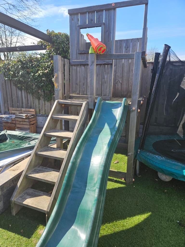Houten speelhuis/ glijbaan van Douglas hout 5 jaar oud, Ophalen, Gebruikt, Glijbaan