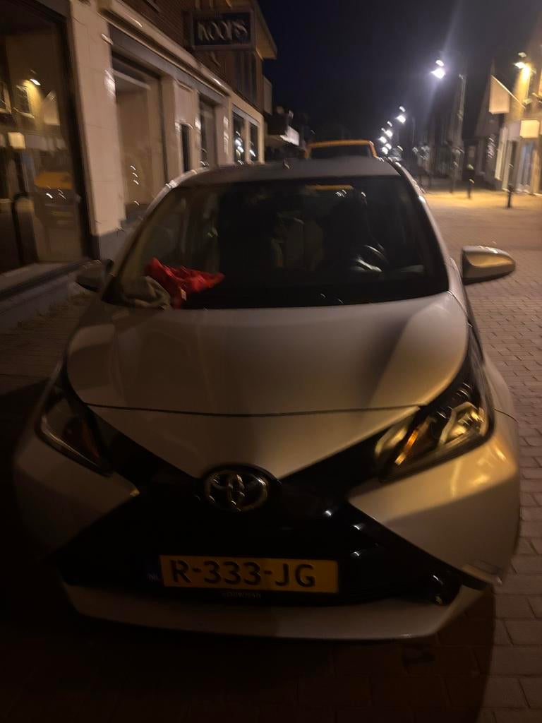 Toyota Aygo 1.0 12V Vvt-i Ddrs 2015 Grijs, Voorwielaandrijving, 4 stoelen, 24 km/l, Handgeschakeld