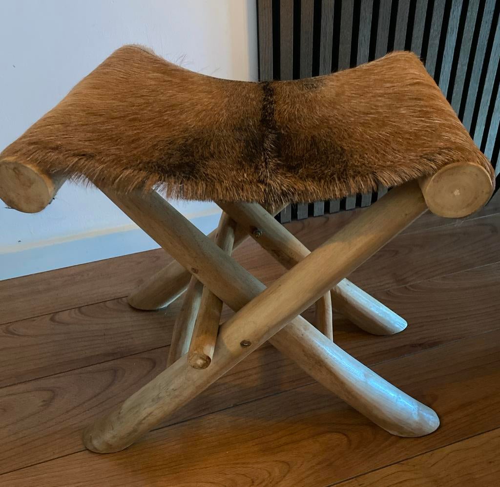 Uniek krukje met geitenhuid geitenvacht zitting, Ophalen, Zo goed als nieuw, Hout