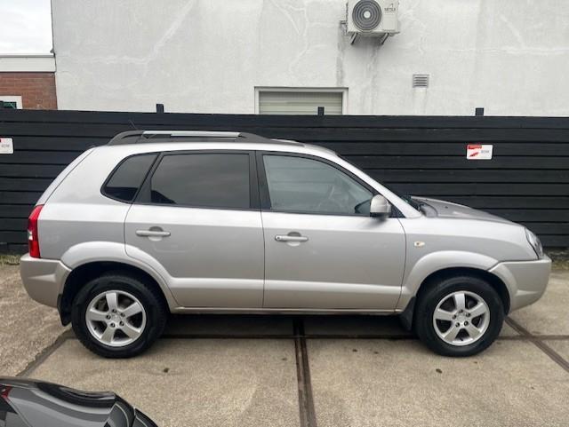 Hyundai Tucson 2.0i Active AIRCO/TREKHAAK/NIEUWE APK!, Gebruikt, 4 cilinders, Bedrijf, Handgeschakeld