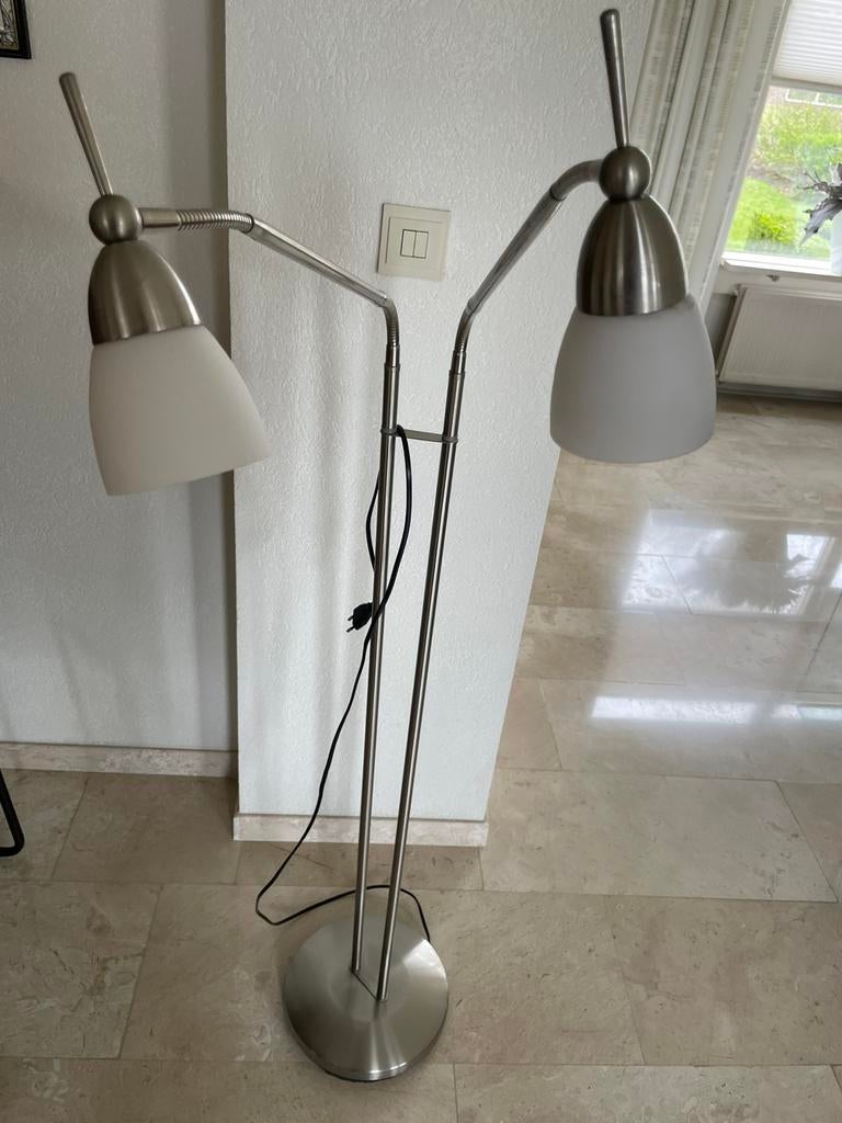 Vloerlamp, Ophalen of Verzenden, Zo goed als nieuw, Moderne stijl., Metaal