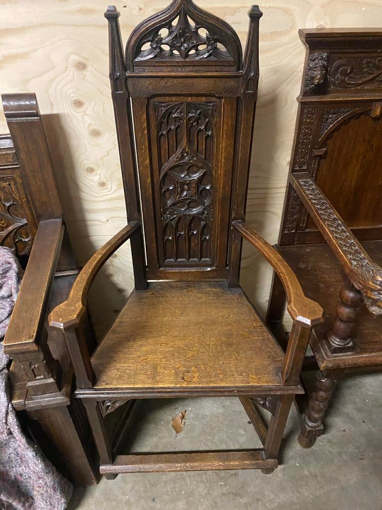 Antieke kerkstoel met gedetailleerd houtsnijwerk, Antiek en Kunst, Antiek | Meubels | Stoelen en Banken, Ophalen