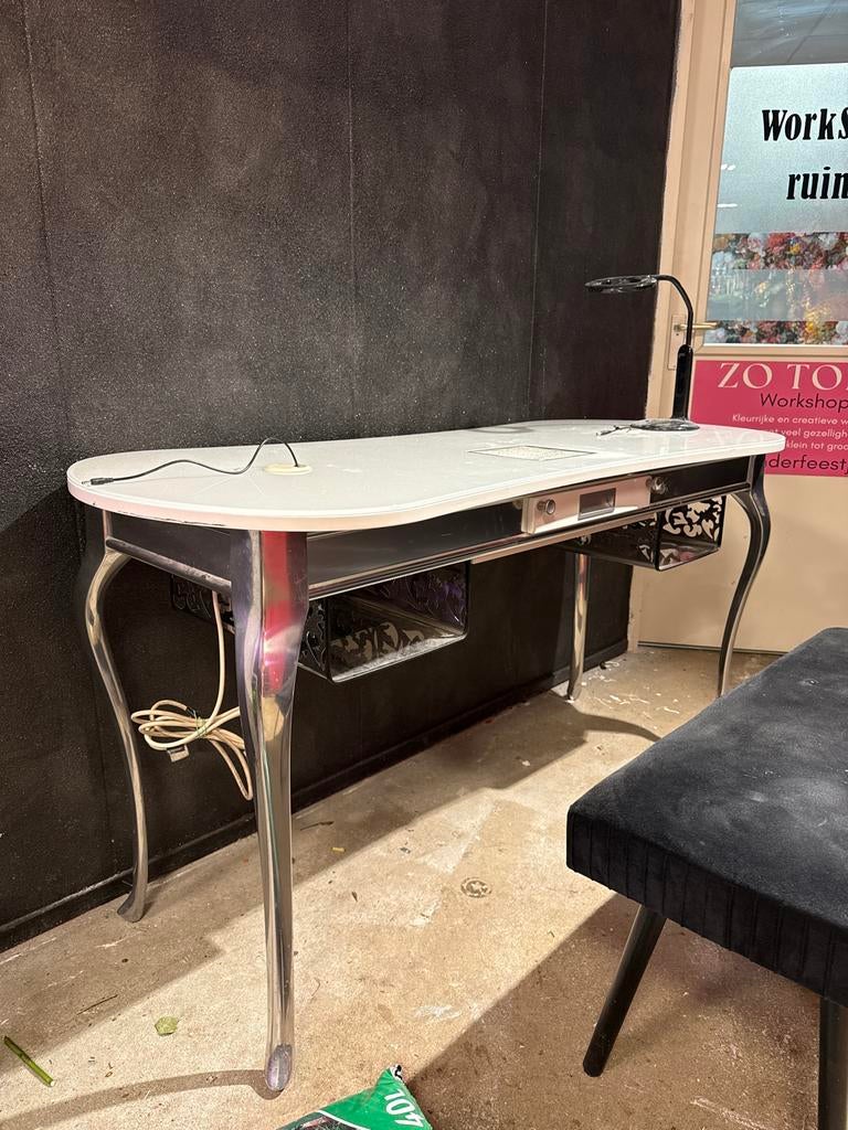 Nageltafel, Huis en Inrichting, Bureaus, Ophalen, Gebruikt