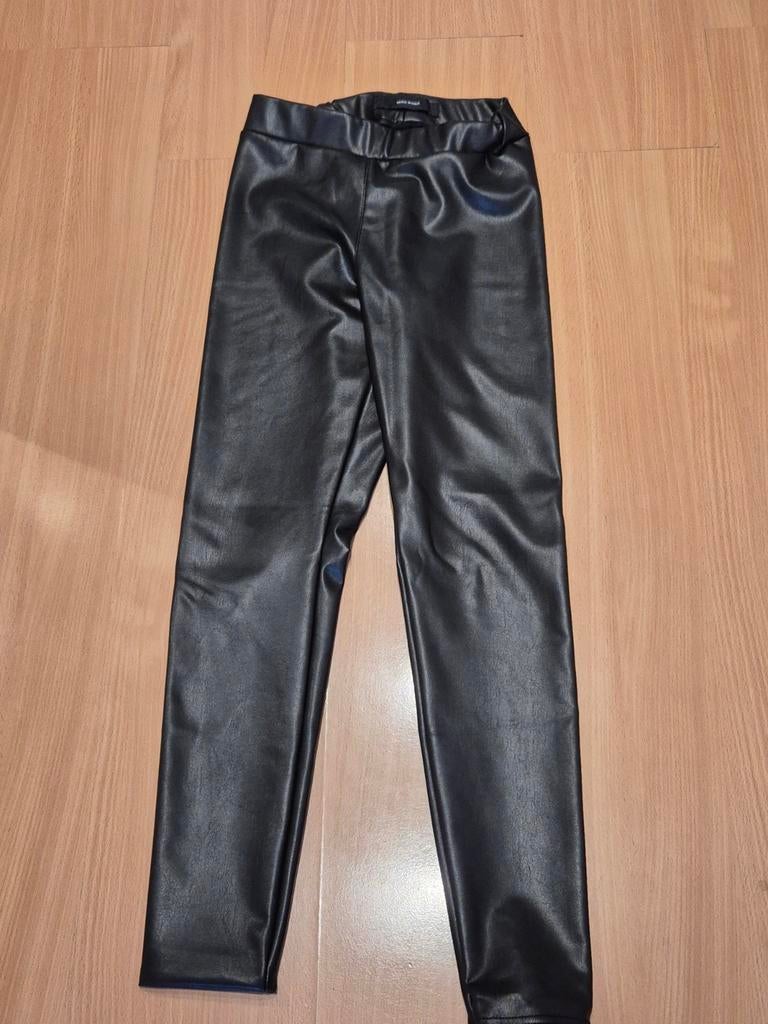 Zwarte imitatie leren legging s, Kleding | Dames, Ophalen of Verzenden, Zo goed als nieuw, Zwart, Legging