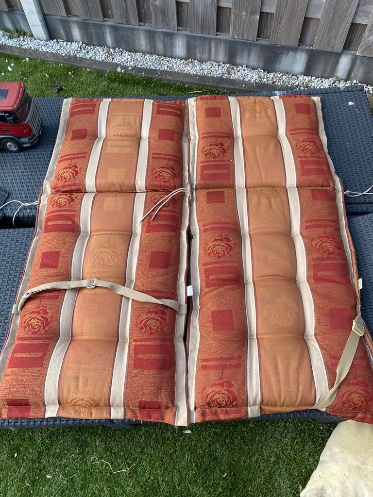 2 kussens voor tuinstoelen, Tuin en Terras, Tuinmeubel-accessoires, Ophalen, Zo goed als nieuw
