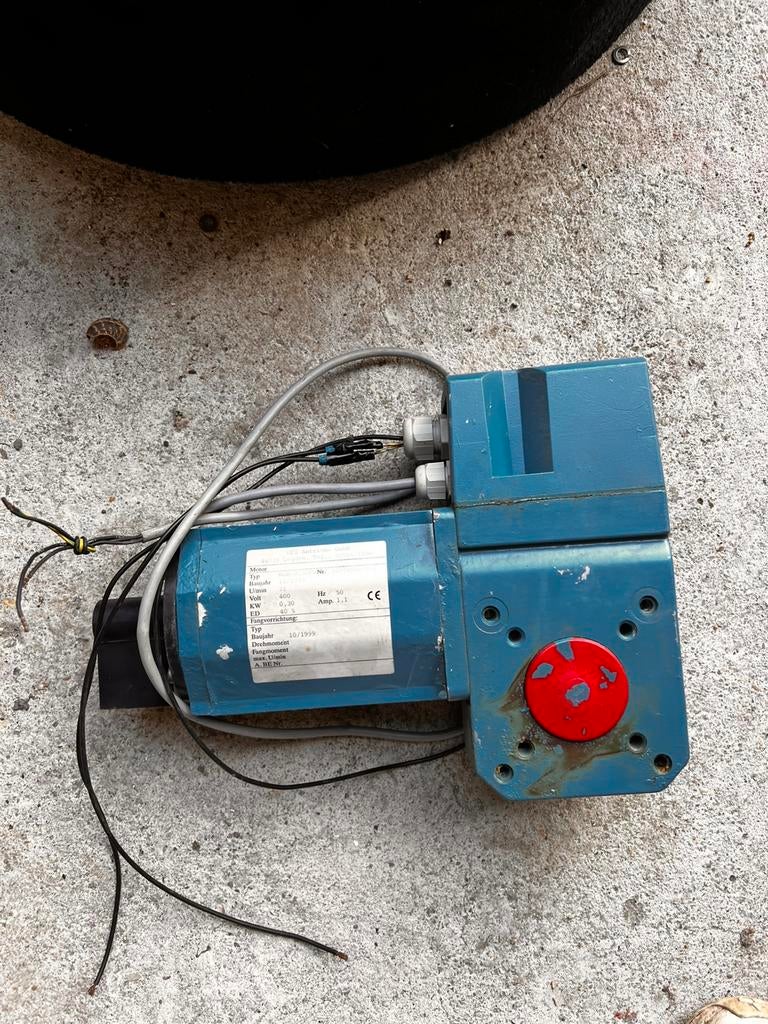 MFZ Antriebe industriële aandrijfmotor 400V met tandwielkast, Ophalen, Gebruikt, Elektromotor