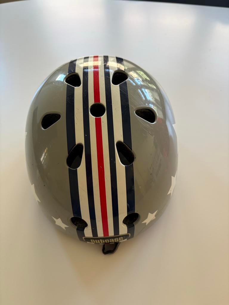 Nutcase kinderhelm s/m - Stoer design met sterren en strepen, Ophalen of Verzenden, Gebruikt, M, Jongen of Meisje