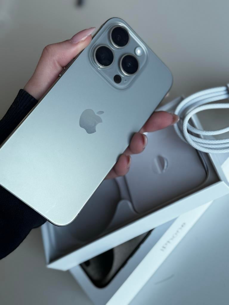 iPhone 15 Pro met oplader en in doos, Gebruikt, Ophalen of Verzenden, Zonder simlock, Zonder abonnement