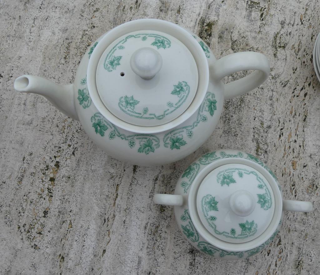 MOSA Thee Servies met Druiven Ranken, Ophalen of Verzenden