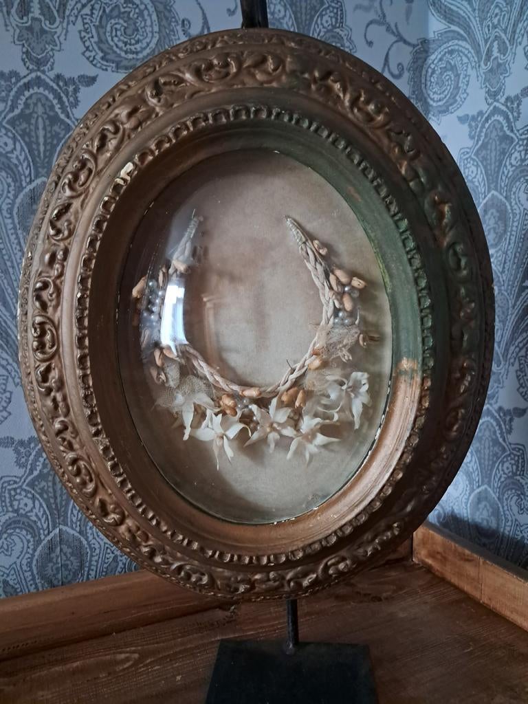 Antieke ( bol) lijst met wassen bruidskroon, Antiek en Kunst, Ophalen of Verzenden