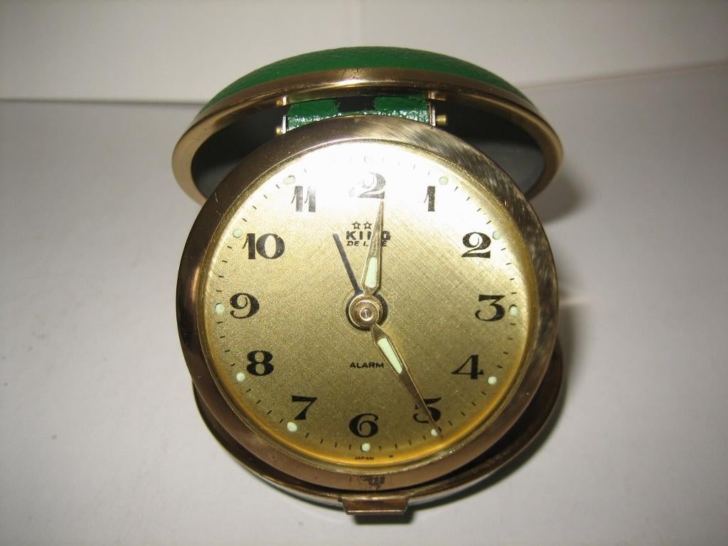 King De Luxe travel alarm clock, Ophalen of Verzenden, Gebruikt, Wekker of Tafelklok