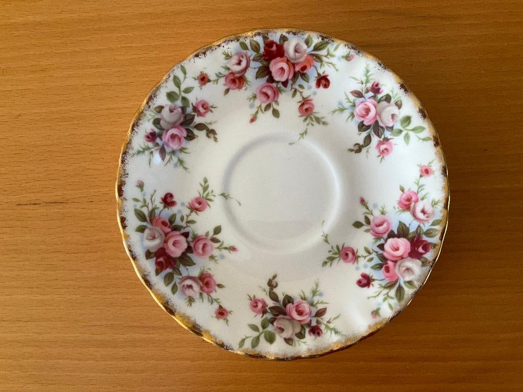 Royal Albert schotel Cottage Garden, Ophalen, Zo goed als nieuw, Overige stijlen, Kop(pen) en/of Schotel(s)